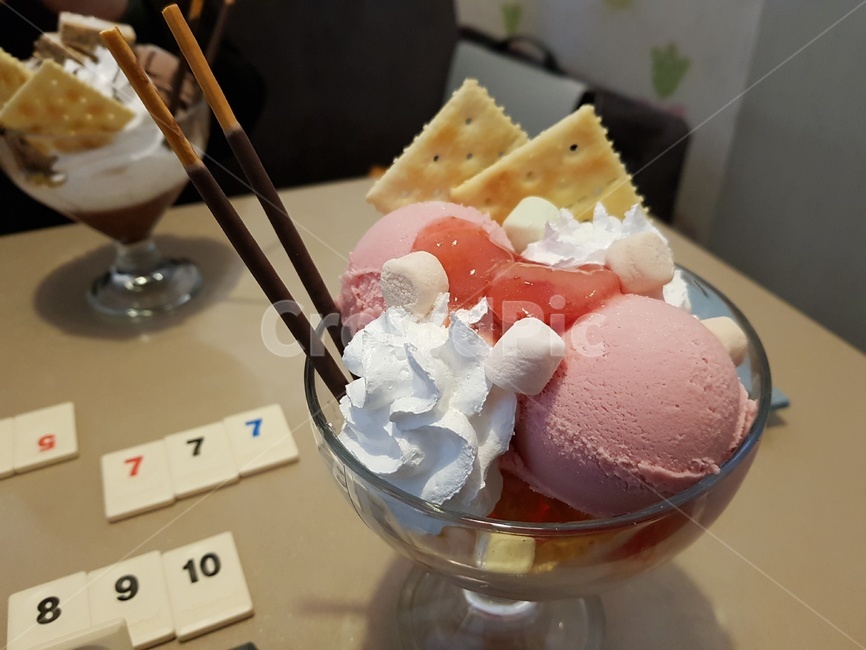 dessert,디저트,cream,크림,food,음식,icecream,아이스크림,파르페,parfait,strawberryicecream,딸기맛아이스크림,디저트,간식,후식,dessert,snack