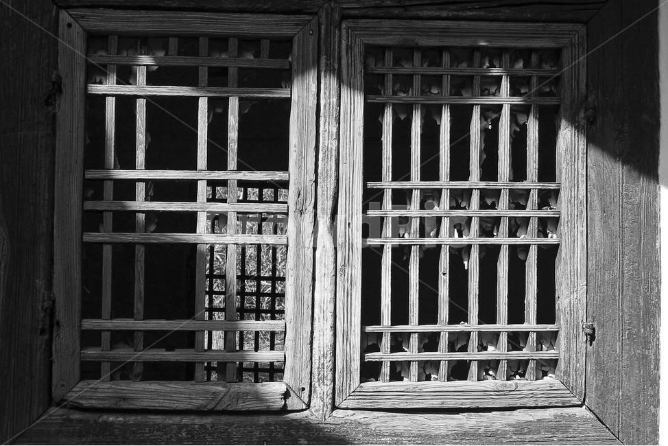 문틀,전통가옥,양동마을,흑백,그림자,오래된집,한국전통,한국문화,korean traditional,korean culture,흑백,모노톤,monochrome,black and white