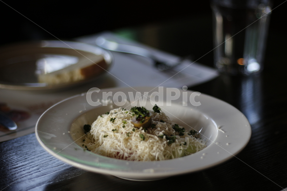 치즈,샐러드,에피타이저,레스토랑,음식,요리,올리브,음식,식재료,요리,food,cook,meal,dishes,food reserves,양식,서양음식,서양요리,western food,western dishes,western meal,western cook,감성,sensible,feeling