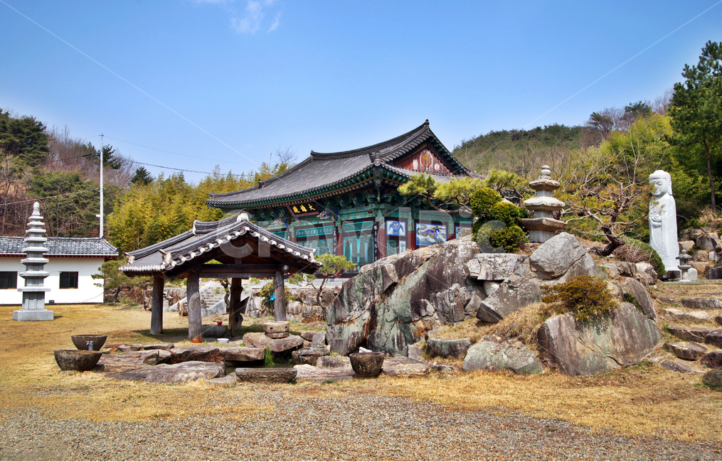 대웅전,석탑,성전암,양산,사찰,통도사,말사,산사,암자,천성산,한국전통,한국문화,korean traditional,korean culture,종교,신앙,religion,belief,faith,건축물,건물외관,exterior,building,structure,architecture,construction