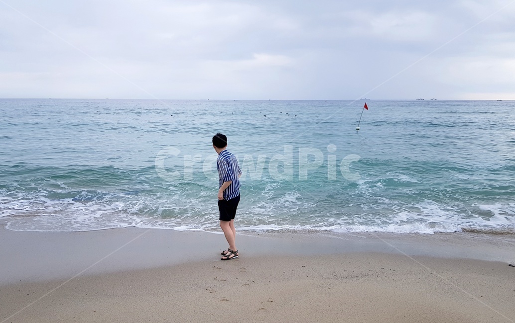 바다,여름,동해,여행,수영,남자,뒷모습,human,man,beach,sky,sea,ocean