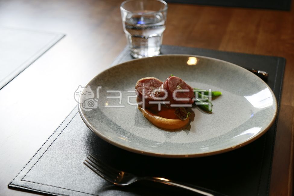 plating,steak,plate,Duck tenderloin,French,cooking,kitchen,Duck Steak,french,dining,duck breast,restaurant,duck meat,cuisine,dinner,Fine Dining,food,French restaurant,meal,bacon,fork,dish,Plating