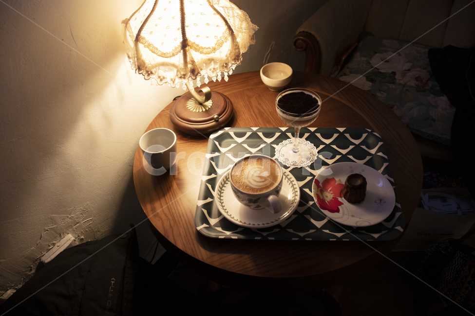 cup,컵,beverage,마실것,drink,음주,라떼,coffeecup,커피컵,빈티지,빈티지카페,카페,분위기,레트로,뉴트로,조명,음식,식재료,요리,food,cook,meal,dishes,food reserves,디저트,간식,후식,dessert,snack