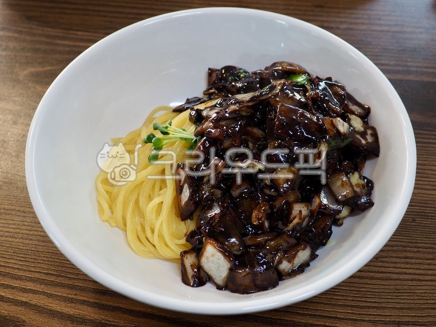 간짜장,짜장면,국수,면발,짜장소스,요리,검정,음식,소스,식사,짜장,중식,중국요리,춘장,채소,볶음,양파,ganjjajang,jjajangmyeon,noodles,jjajangsauce,cooking,black,food,sauce,meal,jjajang,chinese,chinesecuisine,chunjang,vegetables,stirfried,onions