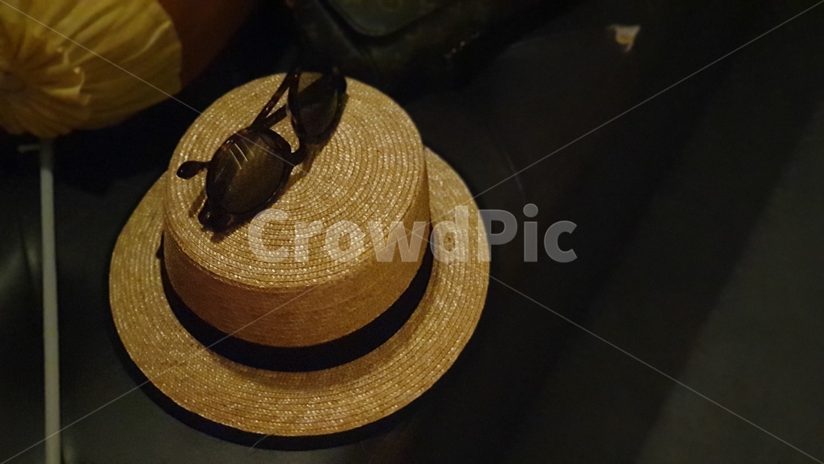 여행,힐링,휴가,다낭,동남아,선글라스,모자,밀집모자,밀짚모자,사물,물건,오브젝트,thing,object,matter