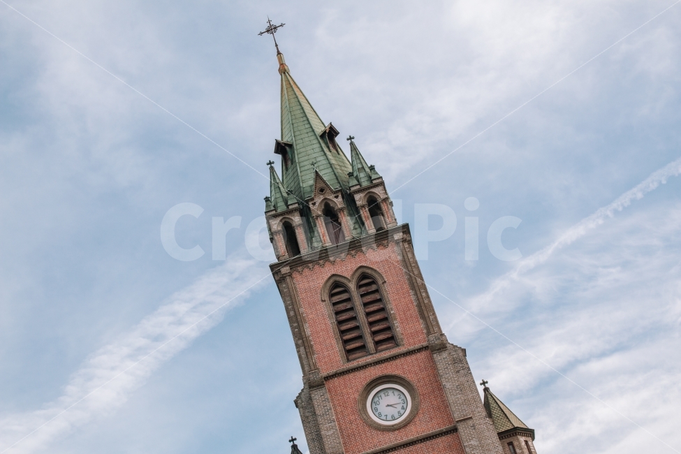 성당,시계,하늘,구름,건축,church,가을하늘,가을,풍경,랜드마크,landmark,tourist attraction,한국랜드마크,한국관광지,한국명소,korea landmark,korea tourist attraction,종교,신앙,religion,belief,faith,건축물,건물외관,exterior,building,structure,architecture,construction