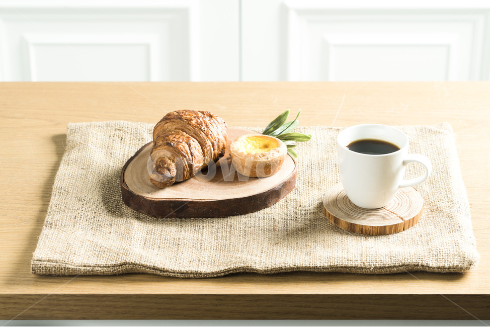 식사,음식,빵,브레드,주방,쿠킹,meal,bread,아침,런치,베이커리,부엌,식탁,food,밀가루음식,테이블웨어,나무,원목,wood,손,남자,hand,커피,coffee,morning,건강,웰빙,음식,식재료,요리,food,cook,meal,dishes,food reserves,빵,bread,연출,컨셉,콘셉,direction,concept