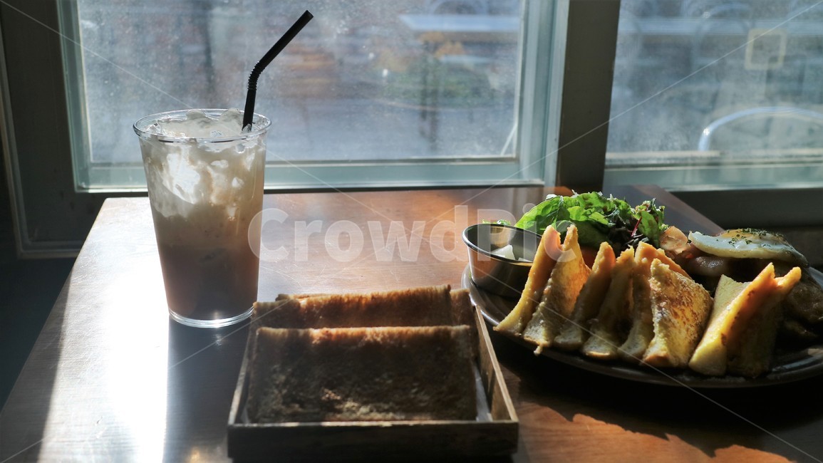 햇살,카페,창문,샌드위치,토스트,여유,오후,빛,브런치