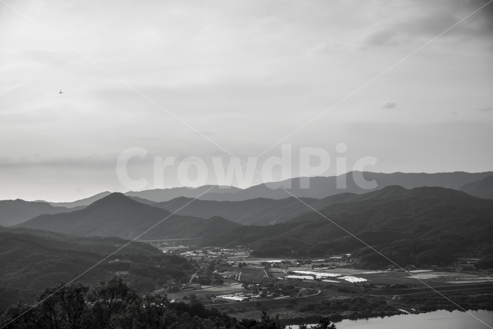 풍경,흑백,산,마을,하늘,자연,풍경,nature,landscape,한국자연풍경,한국자연경관,korea nature landscape,시골,마을,country,rural,town,흑백,모노톤,monochrome,black and white,mountain range,산맥,outdoors,옥외,mountain