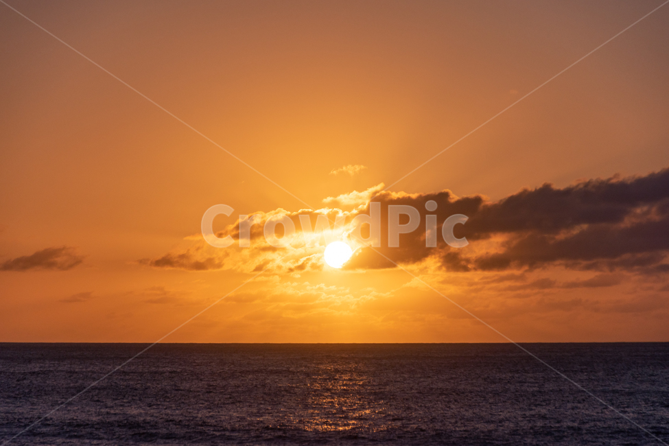 배경,노을,풍경,자연,구름,햇빛,선셋,바다,야외,옥외,outdoors,nature,view,horizon,ocean,sea,sun,sunrise,sunset,clouds,sky,sunlights,dark,bright,light,background,wallpaper,natural,seascape,landscape,earth,water