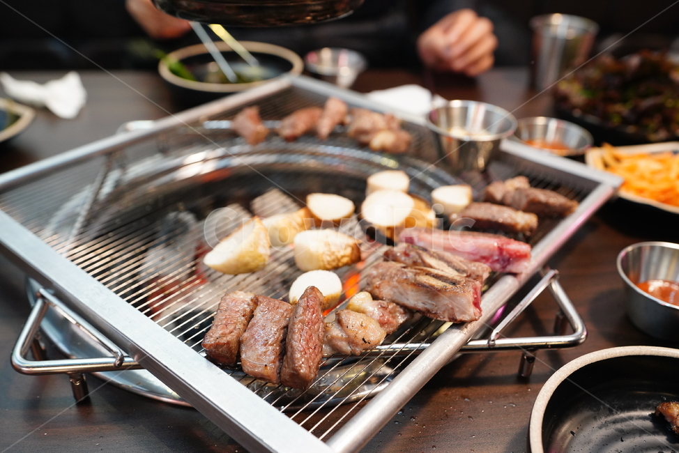 고기,육류,갈비,돼지,불판,구이,술안주,식사,먹방,먹거리,음식,푸드,음식,식재료,요리,food,cook,meal,dishes,food reserves,육류,고기,meat
