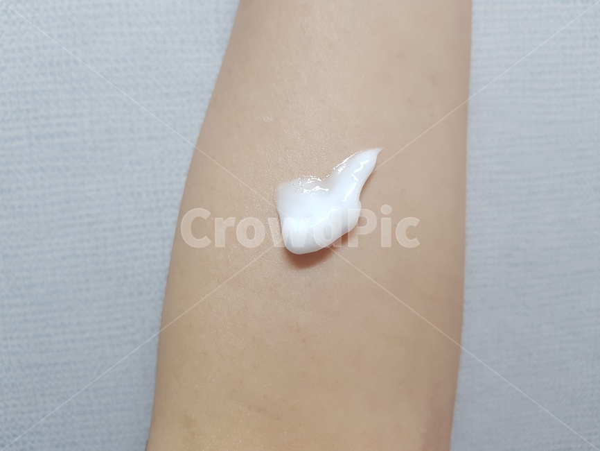 로션,팔,여자팔,흰색로션,상품,뷰티,미용,beauty treatment