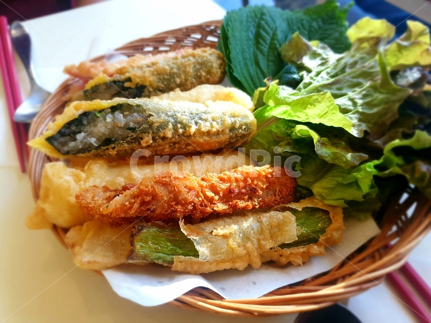 음식,요리,분식,튀김,상추,깻잎,김말이,오징어튀김,파튀김,맛집,식사,한국음식,food,cook,meals,friedfood,fried,cooking,dish,koreanfood