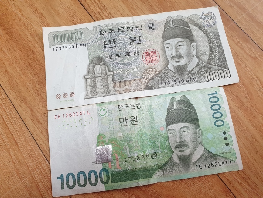 현금,돈,지폐,만원,신권,구권,세종대왕,money,사물,오브젝트,object,한국,korea,금액,화폐,한국적인,금융,돈,finance,banking,money