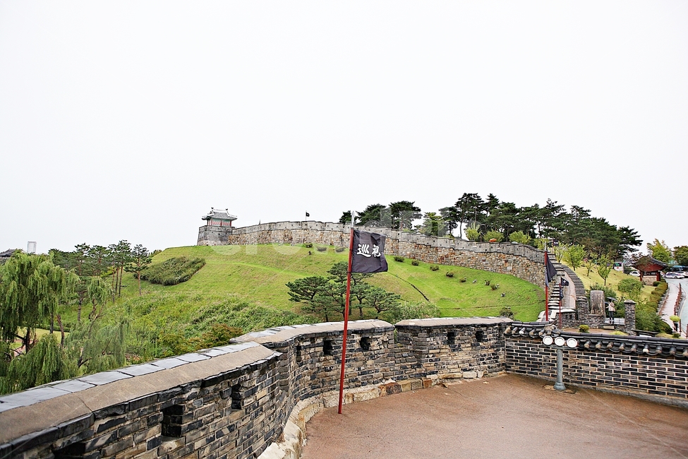 수원화성,성,성곽,길,둘레길,돌담,가을,담,자연,풍경,벽,방어벽,식물,전통,한국전통,한국문화,korean traditional,korean culture