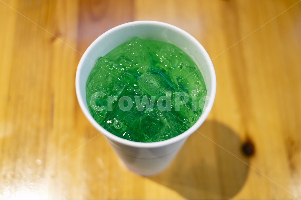 메론,멜론,소다,음료,탄산음료,탄산,ice,melon,soda,마시는,맛있는,시원한,나무,나무테이블,종이컵,음료수,drink,beverage