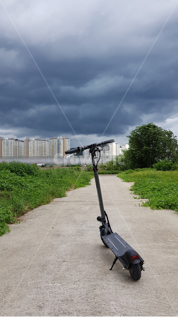 퀵보드,취미,전동퀵보드,라이딩,먹구름,스포츠,레저,운동,sports,leisure,exercise,건강,헬스웨어,헬스케어,healthware,health care