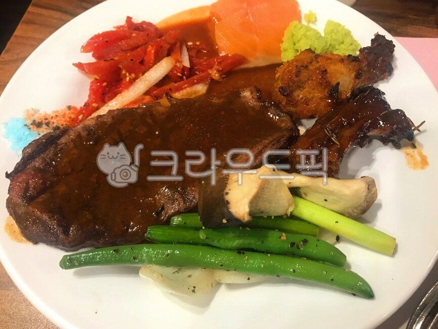 뷔페,소고기,스테이크,소고기스테이크,등심스테이크,등심,육류,아스파라거스,버섯,버섯구이,소고기구이,구이,연어회,연어,날음식,육회,회,와사비,생와사미,양파구이,양파,야채,채소,먹방,소,고기,음식,요리,식사,식재료,외식,meal,dish,food,cook,meat,steak