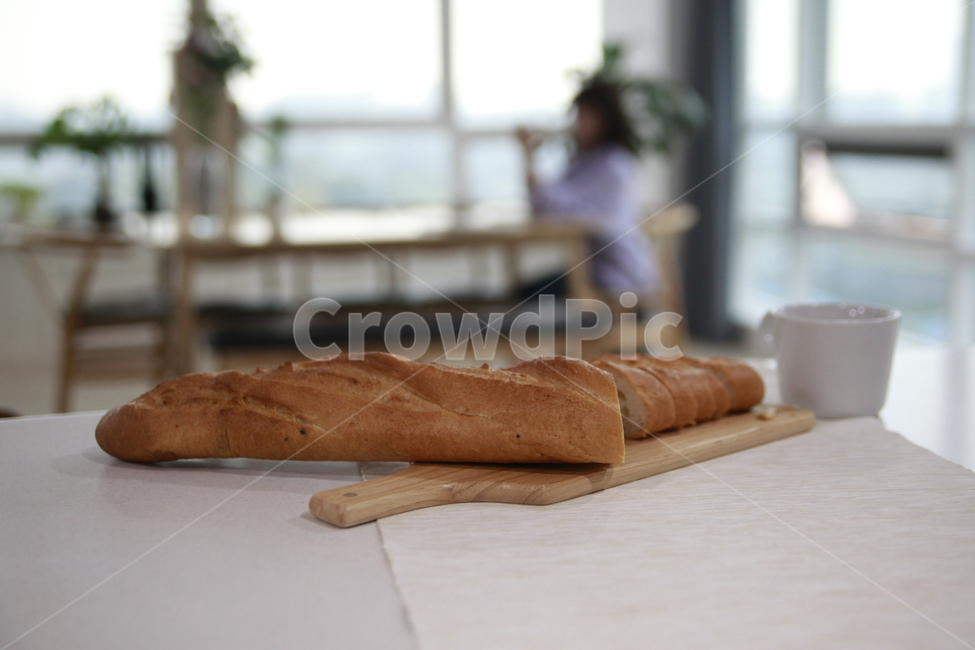 빵,커피,테이블,까페,도마,바게트,음식,식재료,요리,food,cook,meal,dishes,food reserves,빵,bread