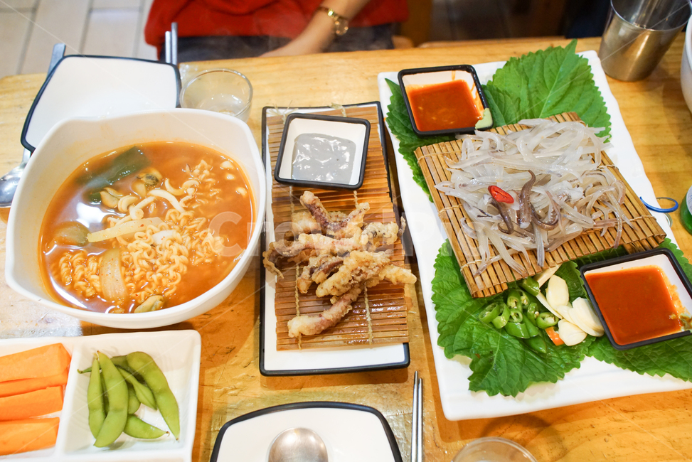 음식,요리,오징어회,회,오징어튀김,라면,날것,오징어,식재료,한국음식,food,cook,식품,meal,식사,seafood,해물,해양생물,음식,식재료,요리,food,cook,meal,dishes,food reserves
