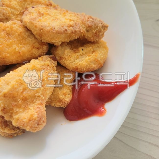 치킨너겟,치킨,고기,닭고기,음식,food,냉동식품,plate,그릇,케찹