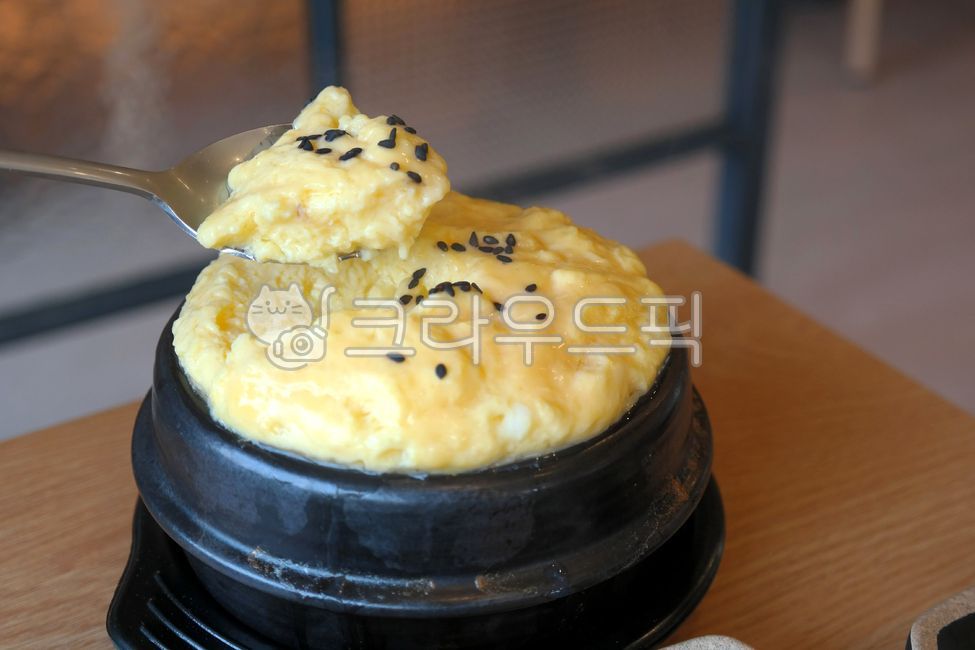 계란찜,달걀찜,계란,한식,한국음식,한국요리,찜요리,찜,계란요리,달걀요리,뚝배기,음식,요리,뜨거운,steamedegg,egg,koreanfood,steameddishes,steamedeggs,earthenpot,food,cooking,hot
