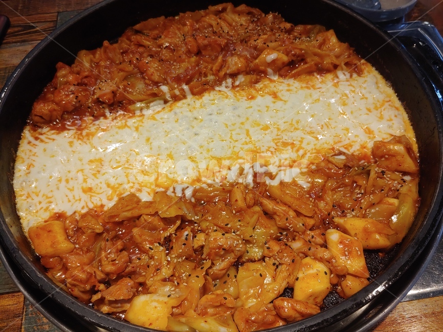 닭갈비,치즈닭갈비,음식,외식,치즈사리