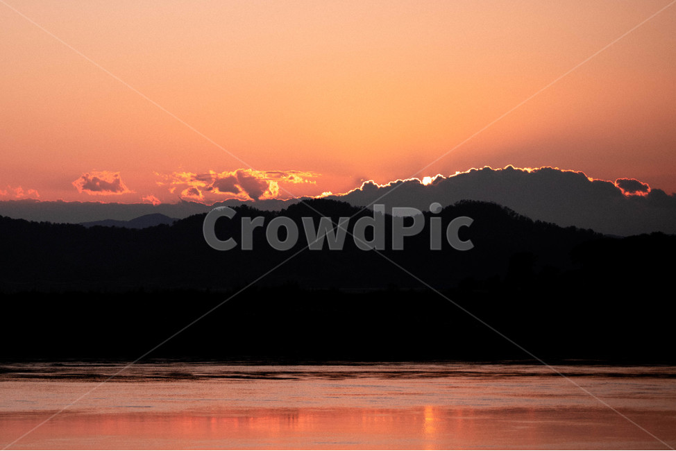 노을,구름,오렌지색,옥외,mountainrange,산맥,산,붉은하늘,redsky,새벽,mountain,dawn,하늘,sunset,일몰,dusk,황혼,sky,outdoors,자연,nature,자연,풍경,nature,landscape