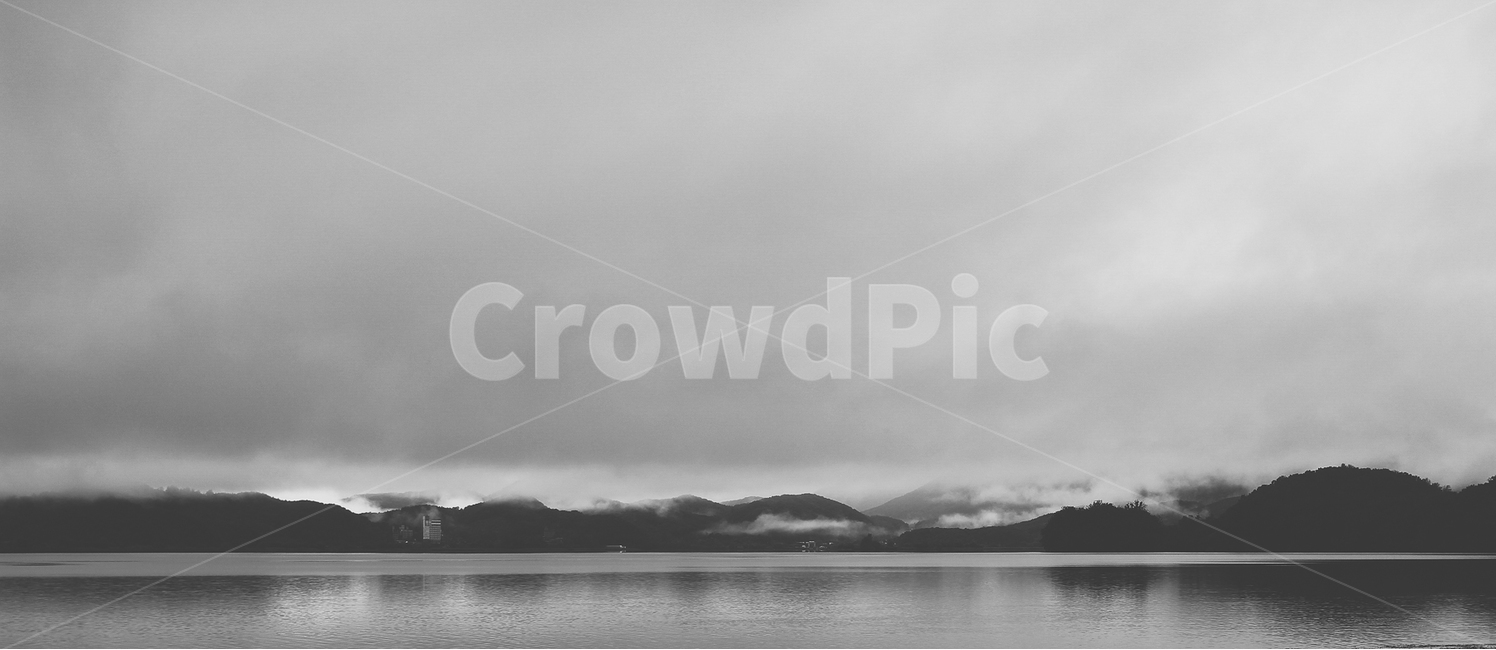 강가,호수가,풍경,흑백사진,안개,자연,풍경,nature,landscape,흑백,모노톤,monochrome,black and white,weather,날씨,outdoors,옥외