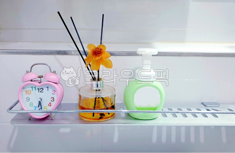 세면장,세면대,시계,방향제,세정제,가구,욕실,욕실용품,생활용품