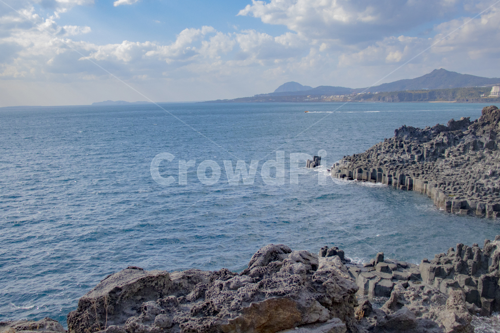 제주도,제주,주상절리,바다,jeju,jejuisland,돌,풍경,자연환경,암석,자연,풍경,nature,landscape,한국자연풍경,한국자연경관,korea nature landscape,제주도,jeju,jeju island,promontory,곶,outdoors,옥외,land,땅
