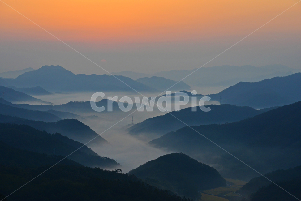Seogwang Ranch sunrise,mountainrange,active acid,scene,mountain,Jeonnam,sight,Yeongam,sky,red sky,nature,mountain range,morning,Seogwang Ranch,outdoors,redsky,dawn,Sunrise,sunrise at active mountain