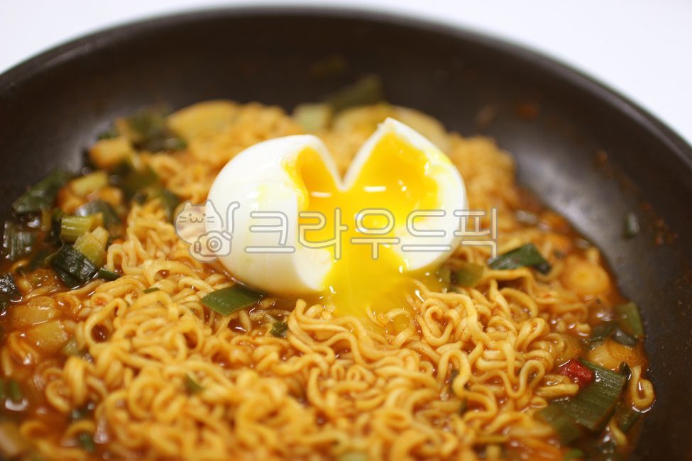 egg,softboiled,Rice cake ramen,Gochujang Tteokbokki,ramen,Rabokki,softboiled egg,rice cake dish,tteokbokki,snack bar,Flour dishes,Noodle dish