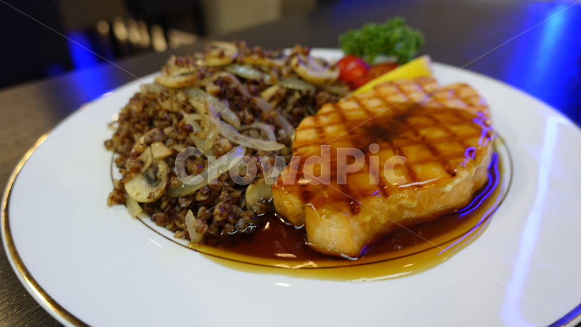 연어,연어스테이크,스테이크,까샤,러시아음식,카샤,메밀,food,meal,dish,음식,그릴자국