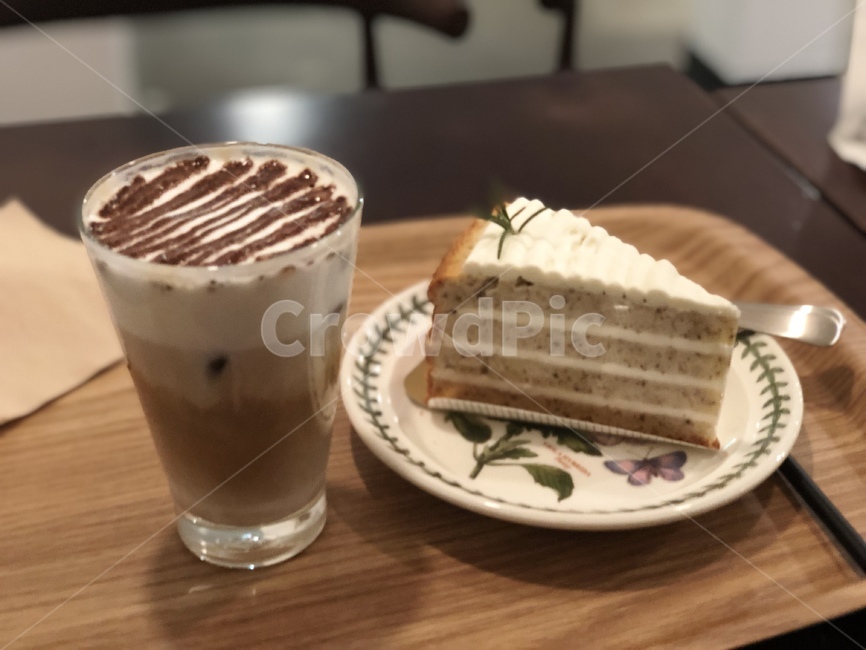 커피,조각케익,커피와케익,홍차케익,홍차조각케익,음식,식재료,요리,food,cook,meal,dishes,food reserves,디저트,간식,후식,dessert,snack,커피,카페,coffee,cafe