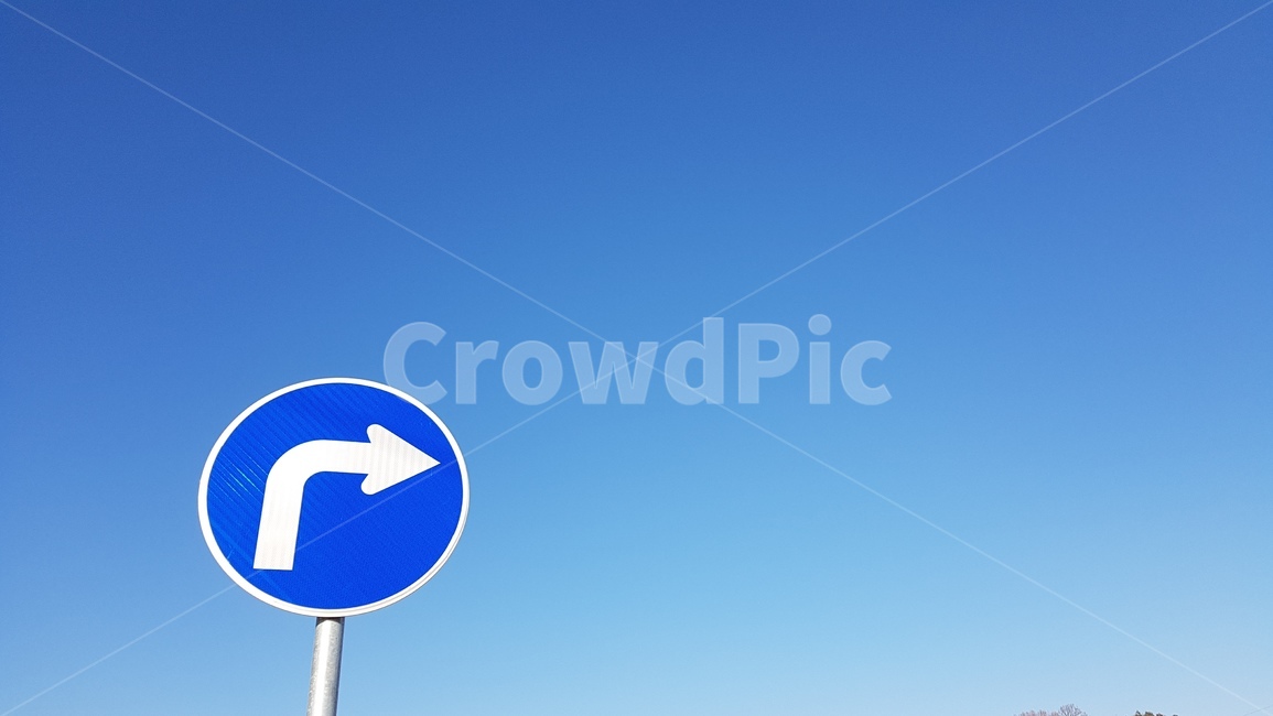 표지판,화살표,하늘,파란색,안내판,sign,bluesky,roadsign