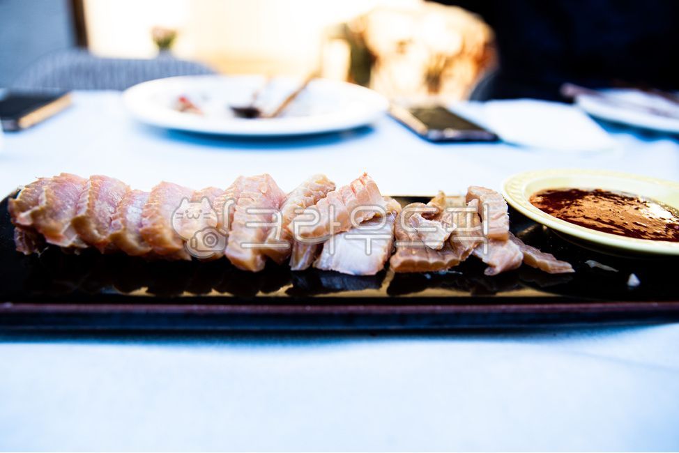 안주,잘삭은홍어회,식초고추장,생선,한국전통음식,snacks,grilledskatesashimi,vinegarpepperpaste,fish,traditionalkoreanfood