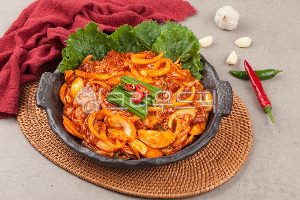 보양식,오리고기,오리,오리주물럭,육류,음식주물럭,채소,오리구이