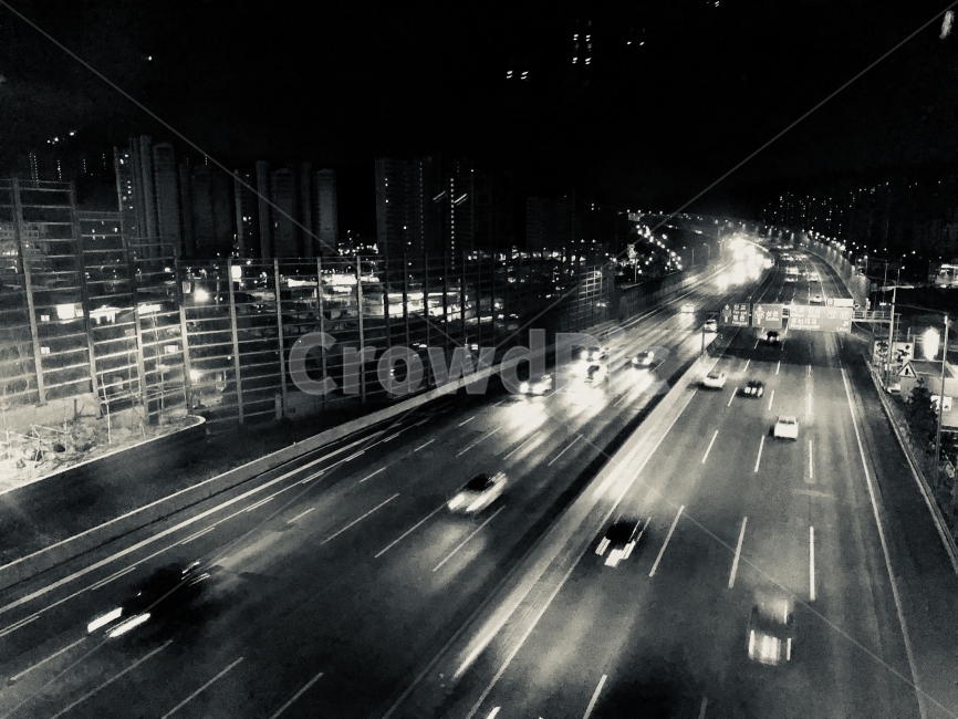 흑백,휴게소,고속도로,자동차,속도,야경,밤,풍경,nightscape,night,landscape,도시,city,한국도시풍경,한국도시경관,korea cityscape,흑백,모노톤,monochrome,black and white,교통,교통수단,traffic,transportation,road,도로,highway,freeway,고속 도로