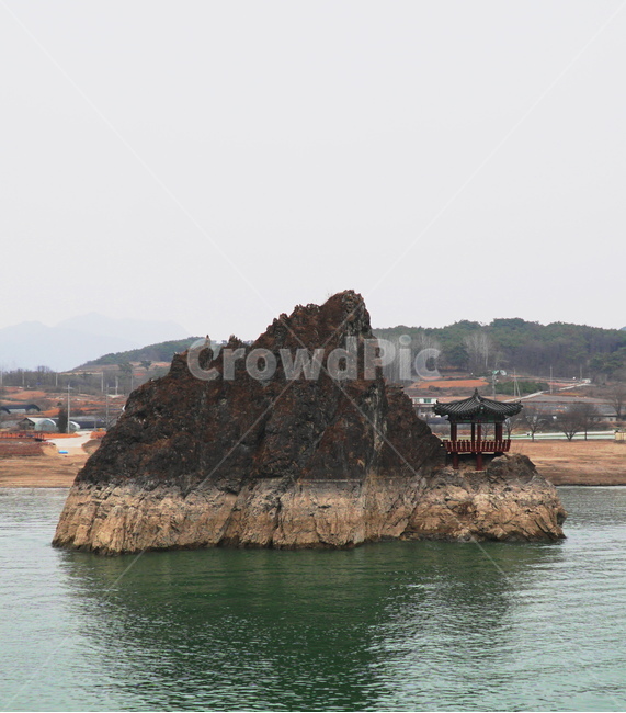 단양팔경,도담삼봉,충청도,저수지,삼봉,자연,풍경,nature,landscape,한국자연풍경,한국자연경관,korea nature landscape,outdoors,옥외,land,땅,ocean,대양,water,물,sea,바다,shoreline,해안선,coast,연안