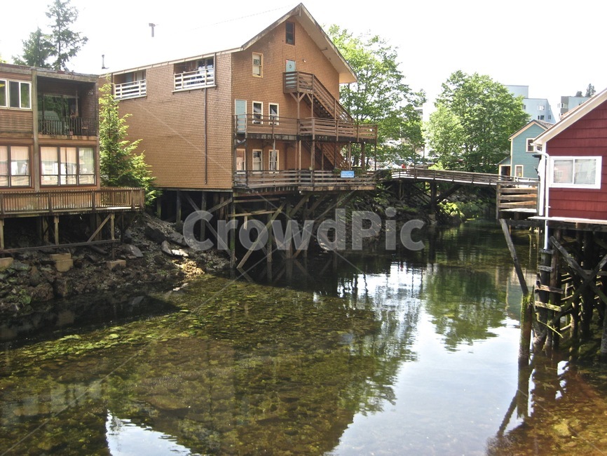 housing,주택,building,건물,cabin,house,집,알래스카,물,깨끗한,투명한,water,clean