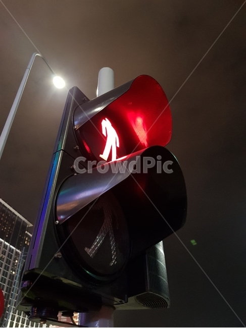 trafficlight,신호등,light,빛,빨간불,기다림,밤,저녁,신호,교통,교통수단,traffic,transportation