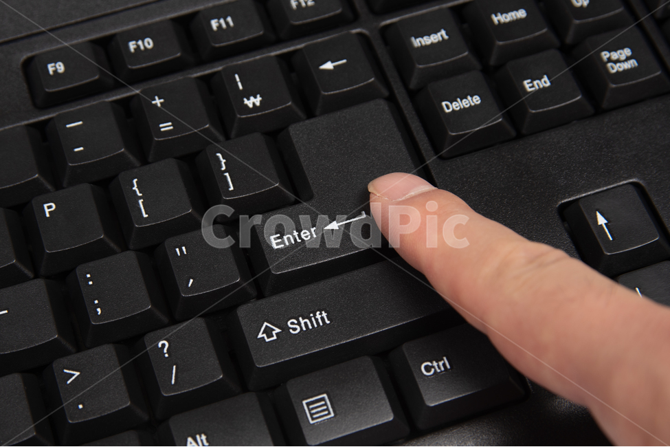 enter,키보드,엔터,자판,컴퓨터,검정,블랙,클로즈업,크로즈업,여백,카피,스페이스,카피스페이스,보드,비즈니시,비지니스,버튼,컨셉,개념,입력,정물,오브젝트,오피스,테크놀로지,손가락,클릭,모션,핑거모션,기판,사람,인물,인간,human,person,신체일부,몸,body,정보통신기술,전자기기,전자제품,it,information,technology,electronic equipment,사물,물건,오브젝트,thing,object,matter