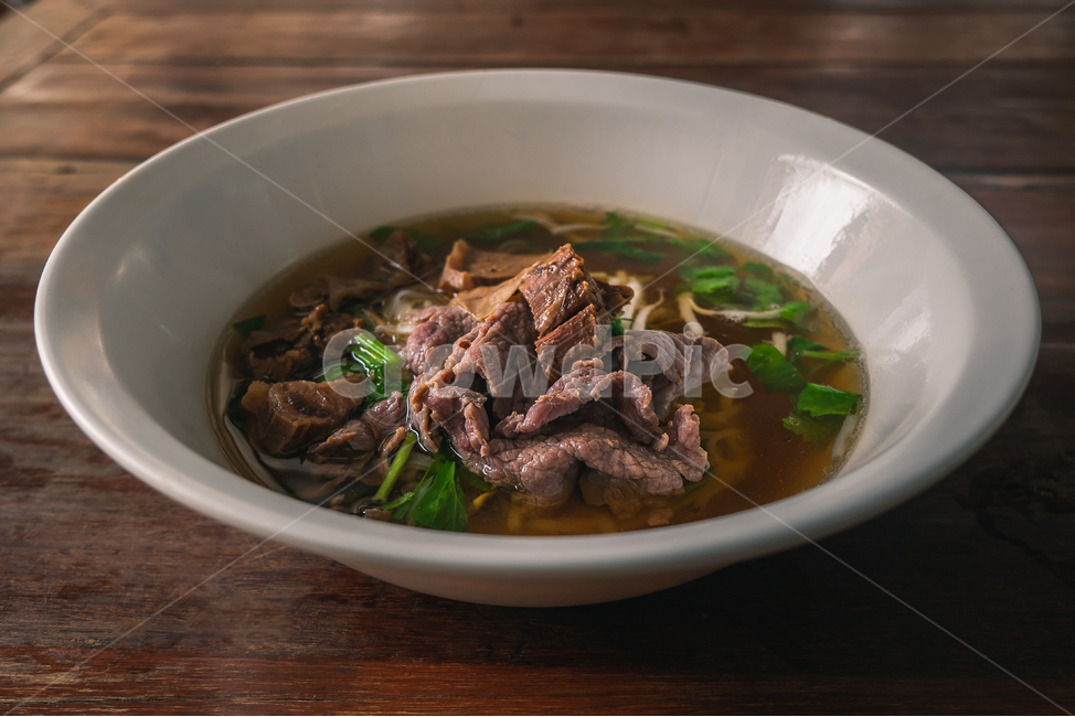 소고기,국수,쌀국수,소고기쌀국수,태국요리,요리,음식,food,ricenoodles,noodles,beef,나무테이블,소,국물,따끈한,맛있는,맛집,음식사진,음식,식재료,요리,food,cook,meal,dishes,food reserves,면류,면요리,noodles