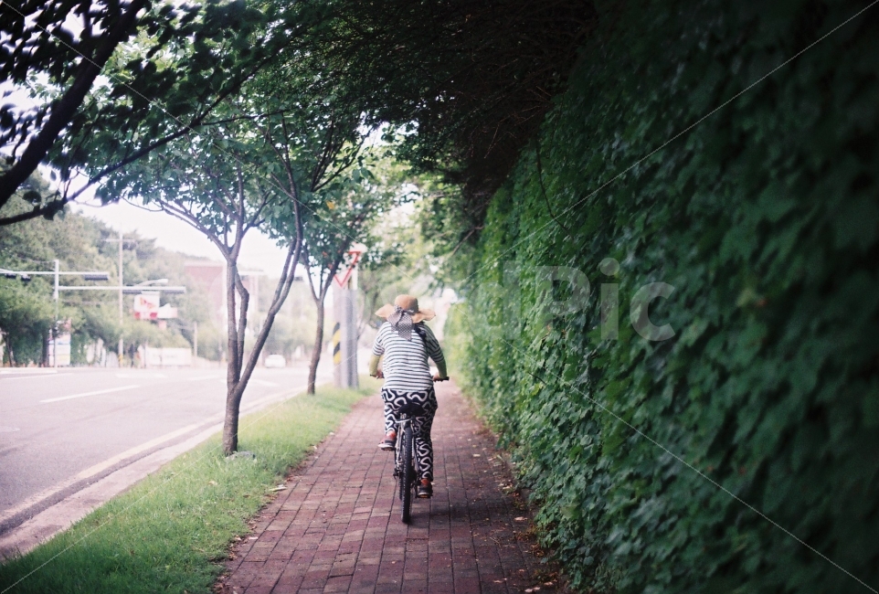 자전거,인물사진,감성사진,필름사진,bike,감성,필름,사람,인물,인간,human,person,감성,sensible,feeling,스포츠,레저,운동,sports,leisure,exercise