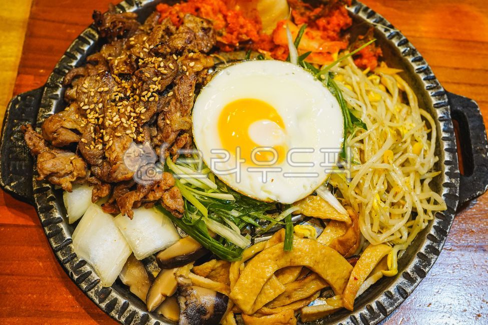 Pork Bulgogi Baekban,fried egg,tableware,egg,onion,Bulgogi,Grilled Pork,Teppanyaki,dining table,green onion,bowl,Gochujang Bulgogi,Bulgogi Baekban,Bansang,cooking,Bulbaek,Pork Bulgogi,mushroom,Korean restaurant,iron plate,table,roast,Bean sprouts,kimchi,G