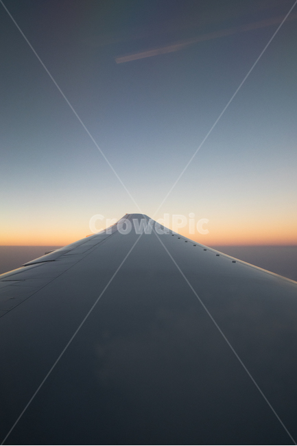 비행기,상공,하늘,노을,석양,구름,빛,어둠,airplane,sky,sunset