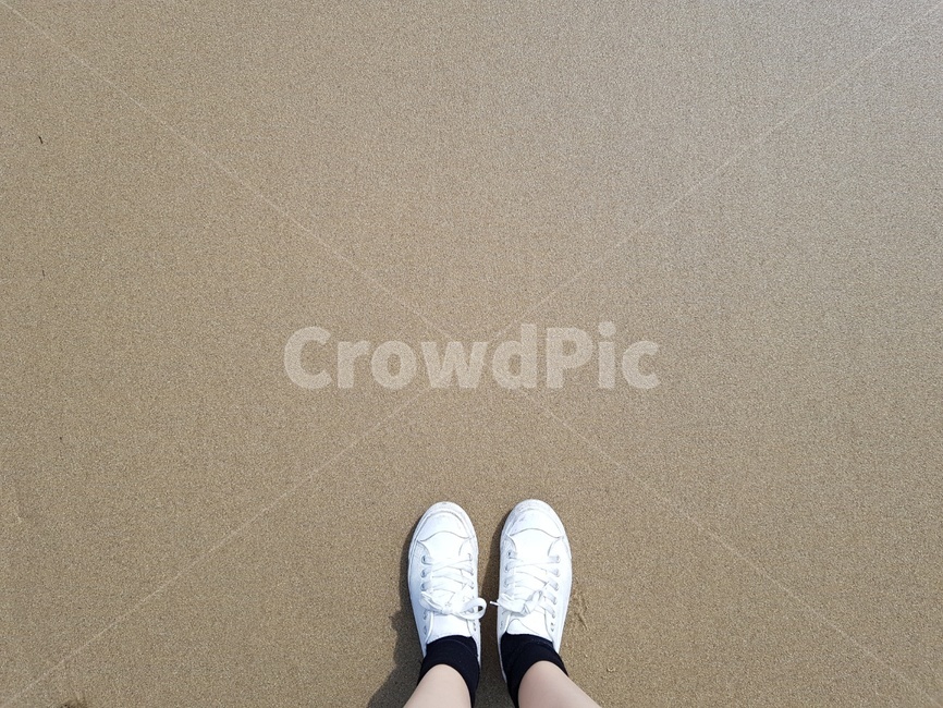 모래,발,흰운동화,여백,여름,발자국,바다,바닷가,해변,바다,beach,sea