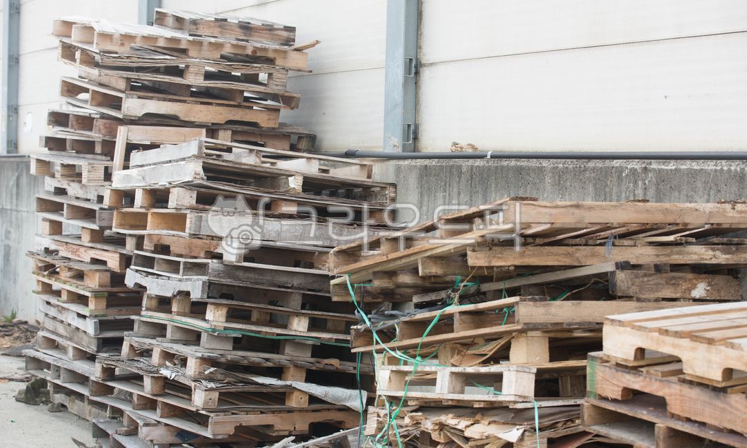 wooden pallet,pallet,tree,wood,palette,trash