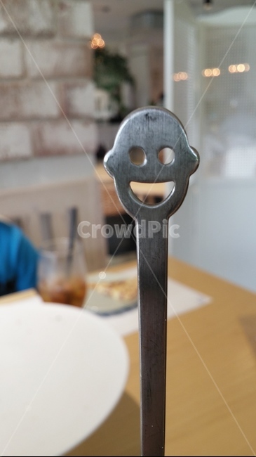스마일,스푼,카페,도구,철스푼,얼굴표정,facial expression,face,사물,물건,오브젝트,thing,object,matter
